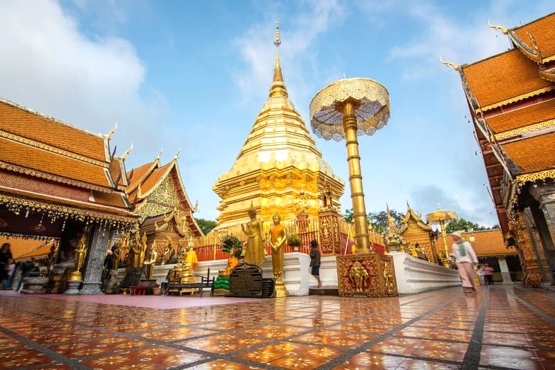 Wat Phrathat Doi Suthep: Nơi lưu giữ xá lợi Phật và di vật quý.