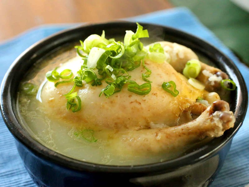 Samgyetang: Thanh nhiệt, thải độc mùa hè (theo Đông Y).