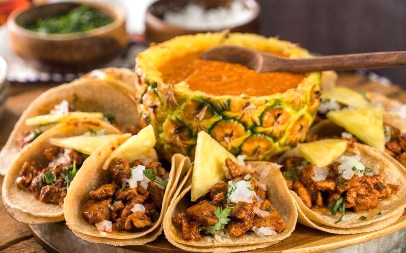 Tacos đa dạng với nhiều nhân, sốt.