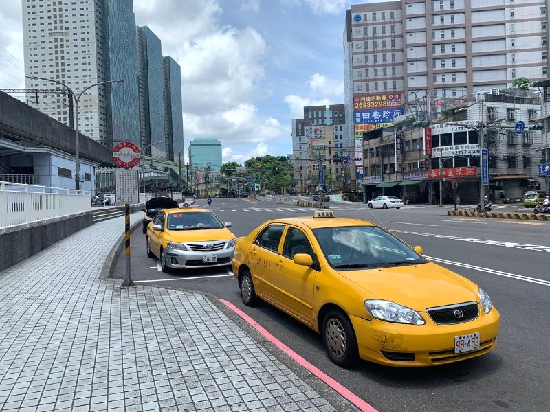 Đi Nam Đầu từ Đài Trung bằng taxi.