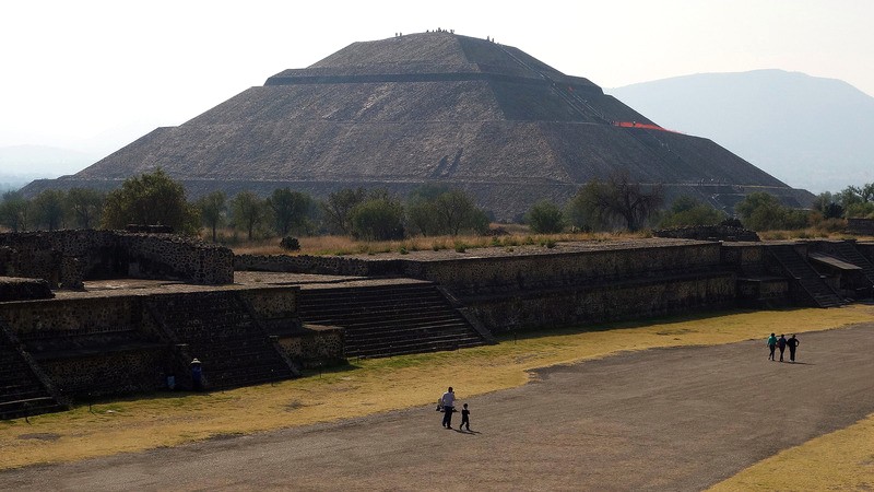 Kim tự tháp Mặt trời, Đại lộ Tử thần, Teotihuacan. Ảnh: Steven Zucker.