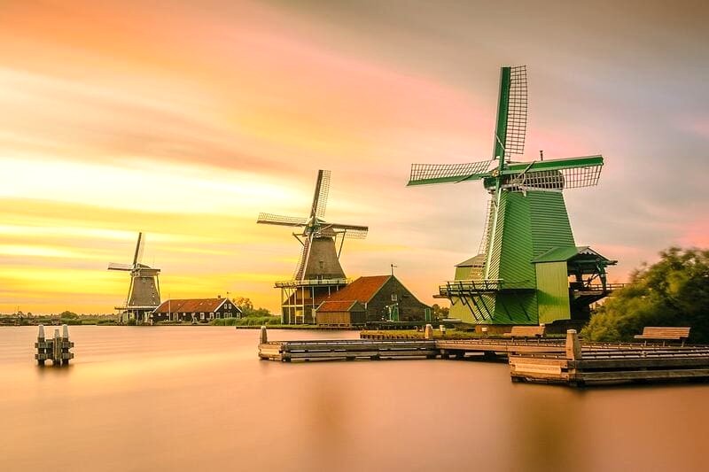 Yêu thích nét đẹp nông trại Châu Âu? Làng Zaanse Schans là điểm đến lý tưởng cho chuyến du lịch Hà Lan của bạn.