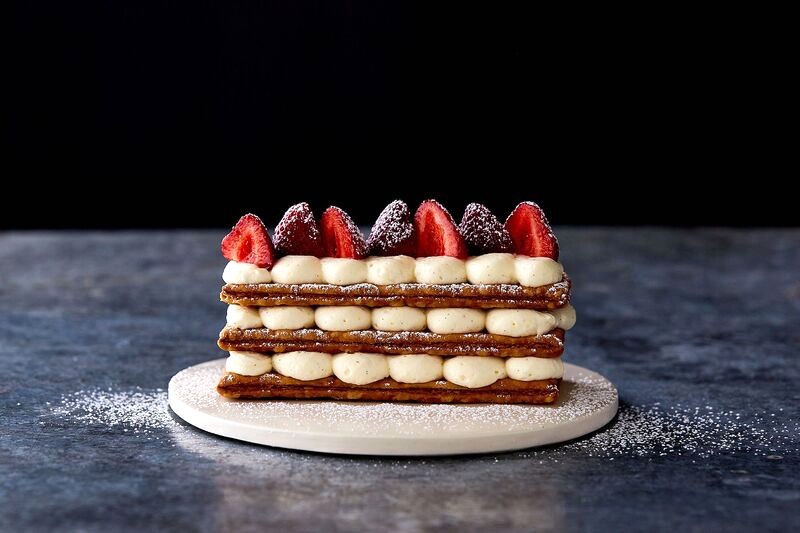 Mille Feuille: Bánh Pháp nhiều lớp, kem tươi kẹp, còn gọi là bánh nghìn tờ.