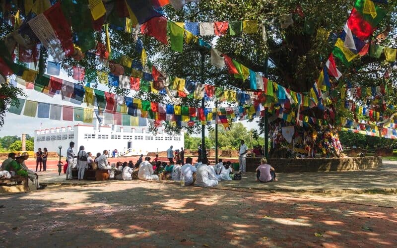 Đức Phật Thích Ca Mâu Ni được sinh ra tại Lumbini, gần thành Ca Tỳ La Vệ.