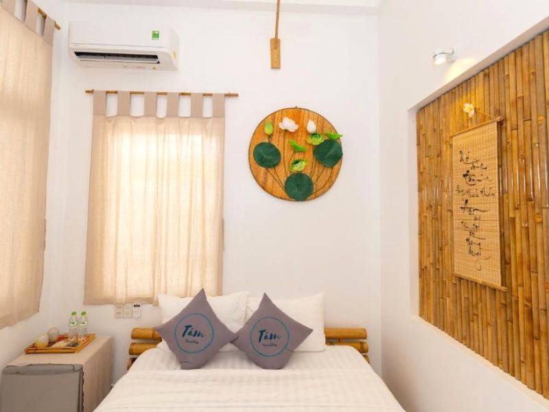 Phòng ngủ Tâm Homestay ấm cúng, giản dị.