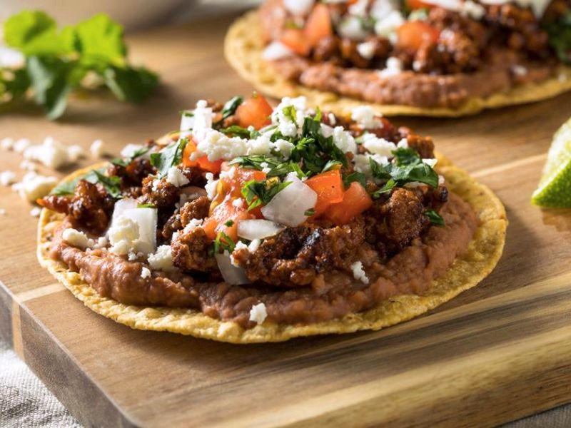 Tostadas thơm ngon với nhân thịt, topping hấp dẫn - bạn sẽ mê mẩn!