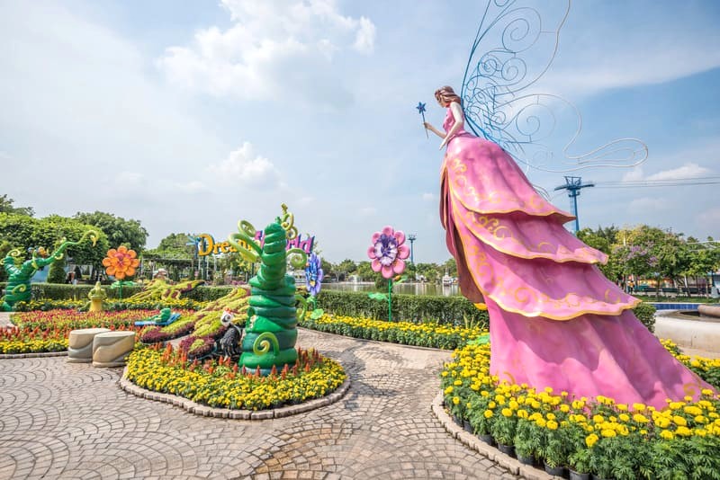 Vé Dream World Bangkok khoảng 640.000 VND/người.