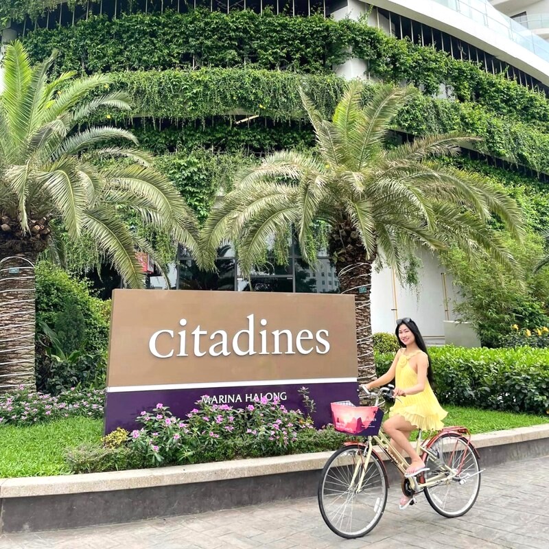 Khám phá vùng lân cận bằng xe đạp thuê. (Ảnh: Citadines Marina Halong)