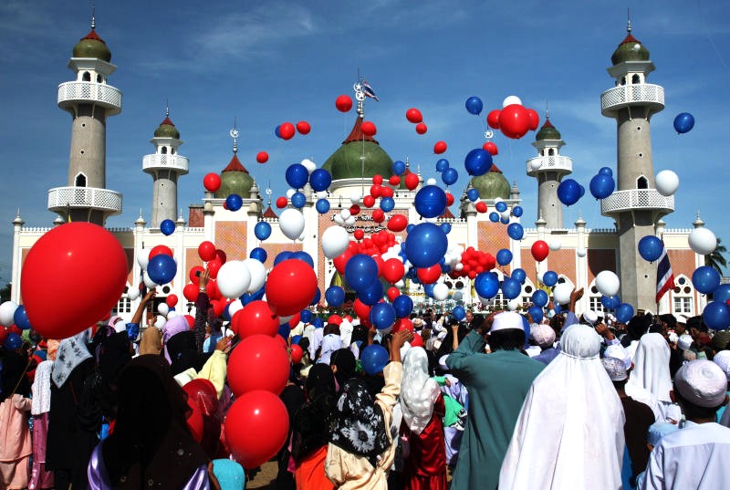 Eid Al-Fitr thay đổi hàng năm do lịch Hồi giáo là âm lịch.