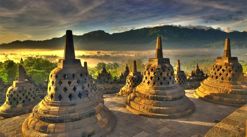 Borobudur, quần thể chùa Phật giáo lớn nhất thế giới, được UNESCO công nhận là Di sản Thế giới.