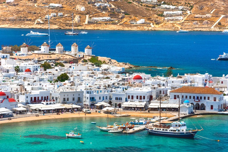 Mykonos đông khách du lịch nhất vào mùa hè.