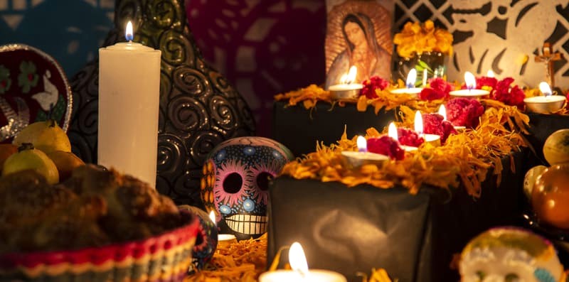 Día de Muertos: Lễ hội vui vẻ, đầy tiếng cười.