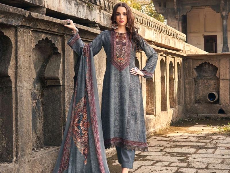 Salwar Kameez: Trang phục truyền thống phổ biến của phụ nữ Punjab (Ảnh: Kapda Threads)