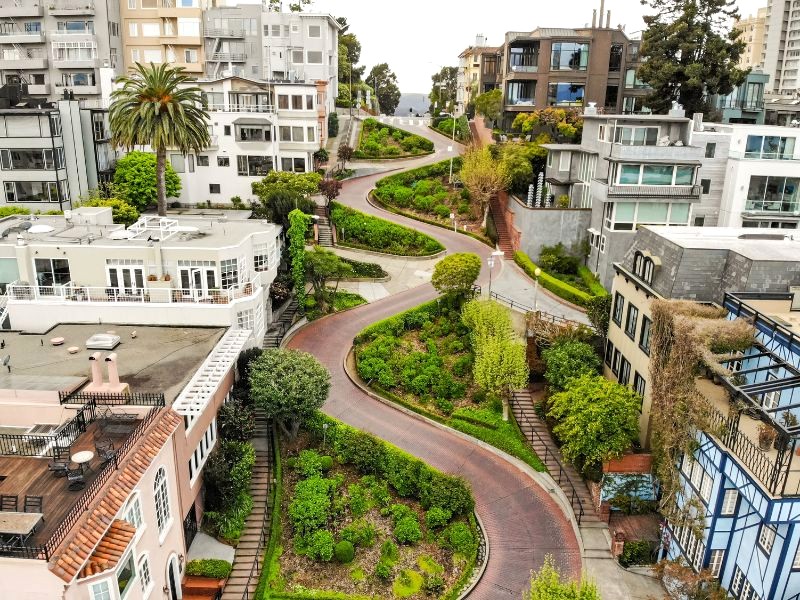 Con phố Lombard độc đáo ở San Francisco. (Ảnh: Tiago Ignowski)