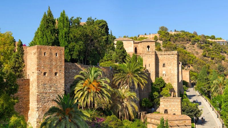 Pháo đài Alcazaba mang phong cách kiến trúc Moorish.