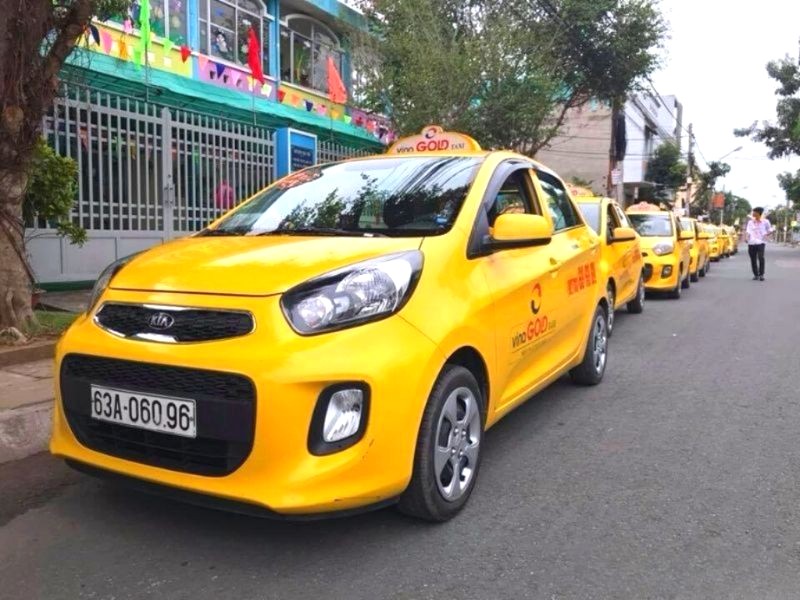 Vina Gold Taxi: Dịch vụ đẳng cấp, tài xế chuyên nghiệp, mang đến trải nghiệm hoàn hảo.