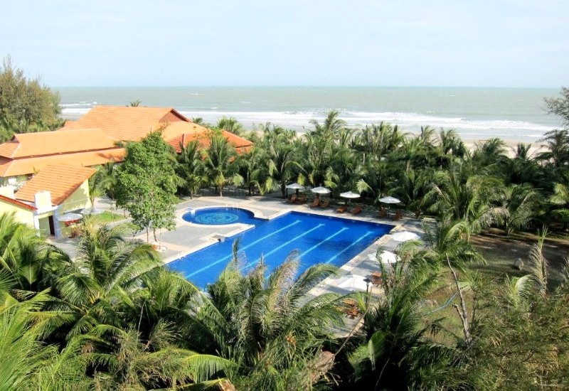 Resort hồ bơi trọn view.