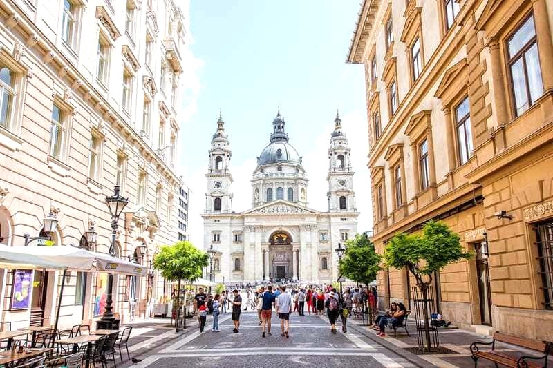 Budapest nổi tiếng với kiến trúc tráng lệ.