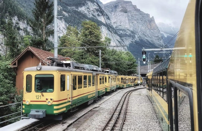 Dù xa, làng Lauterbrunnen vẫn thu hút du khách bởi vẻ đẹp hoang sơ.