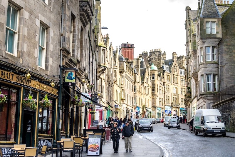 Phố cổ Edinburgh, với kiến trúc Georgia thế kỷ 18, là điểm đến thu hút du khách khi đến Edinburgh.