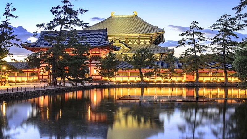 Todaiji, một di sản thế giới của UNESCO tại Nhật Bản, nổi tiếng với tượng Phật bằng đồng đen lớn nhất thế giới.