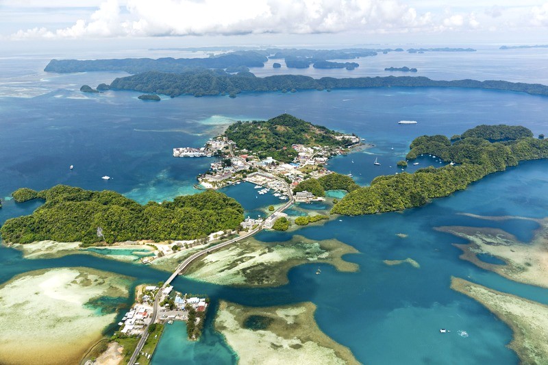 Koror là trung tâm dân cư và du lịch của Palau.