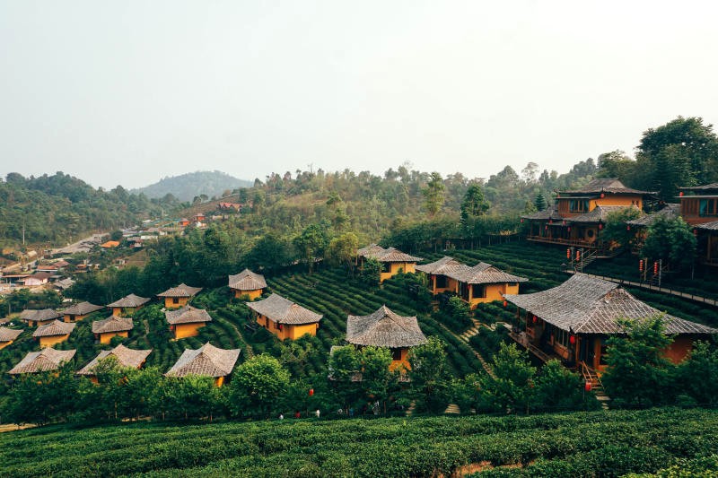 Ngôi làng thơ mộng mang đến bầu không khí trong lành, mát mẻ, lý tưởng để thư giãn. (86 kí tự)