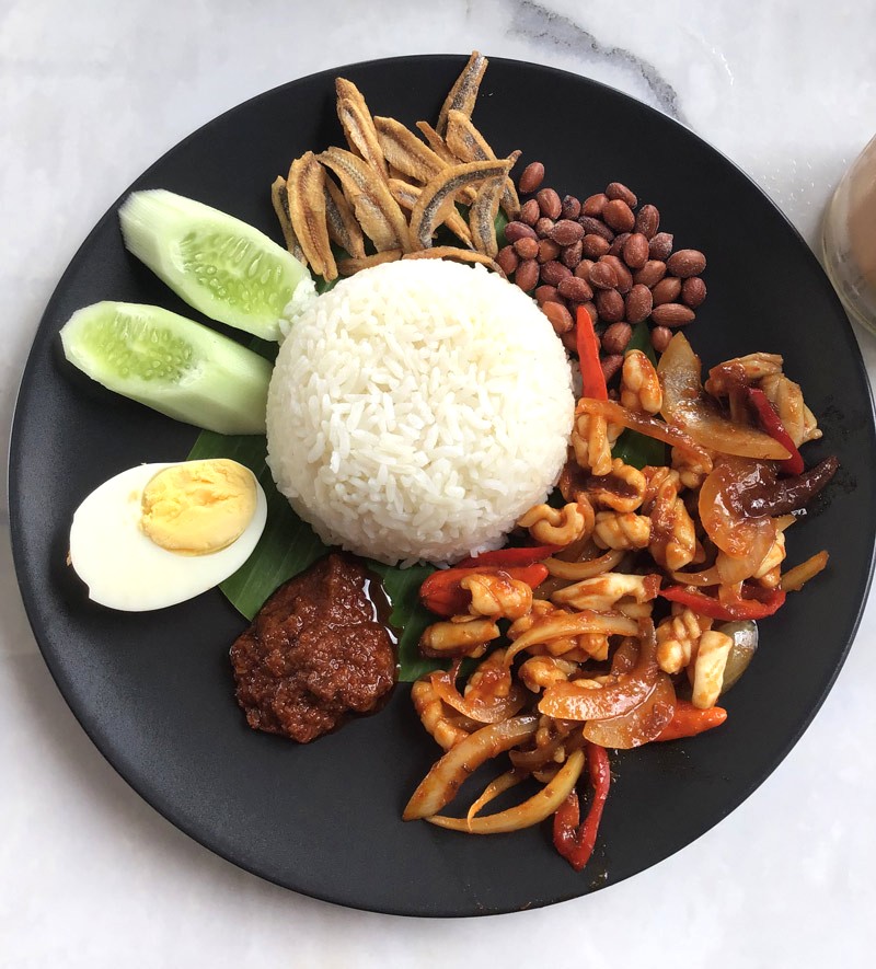 Nasi Lemak: Món ăn quốc hồn quốc túy của Malaysia.