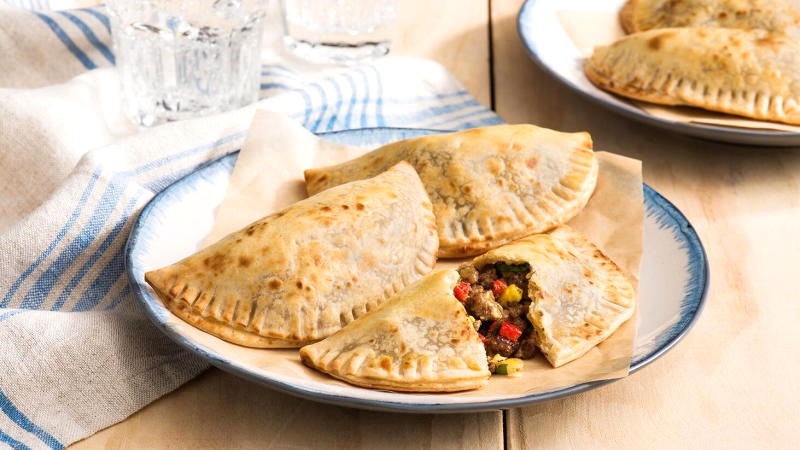 Bánh Empanadas đa dạng nguyên liệu.