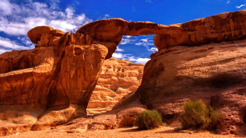 Wadi Rum: Cát, núi, đá và vách đá hàng triệu năm tuổi.