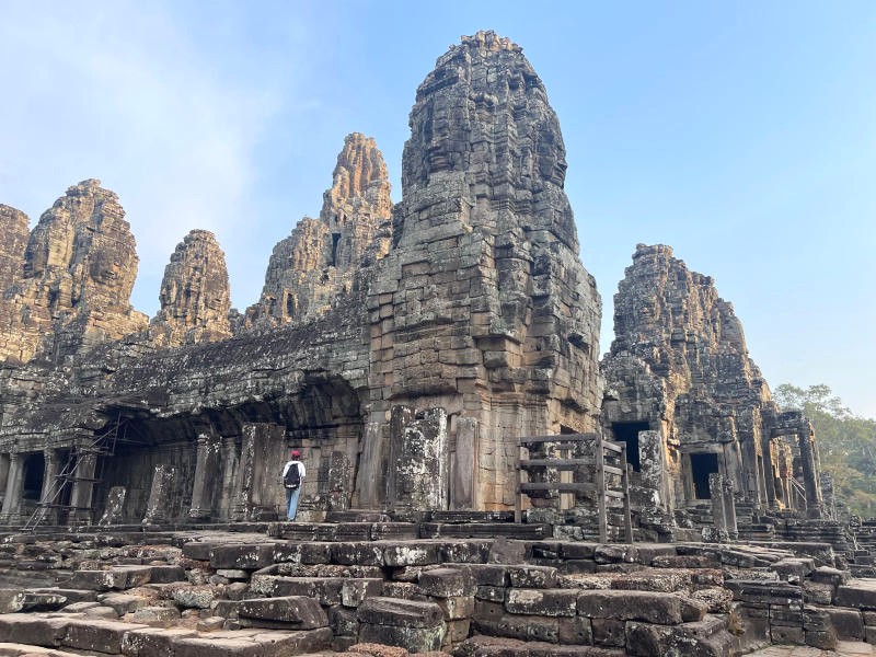 Đến Bayon, bất kể phương tiện, bạn sẽ bị mê hoặc bởi vẻ đẹp độc đáo, kỳ vĩ.