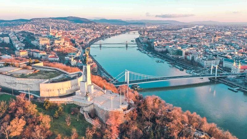 Thời tiết đẹp nhất ở Budapest: tháng 3-5 và 9-11.