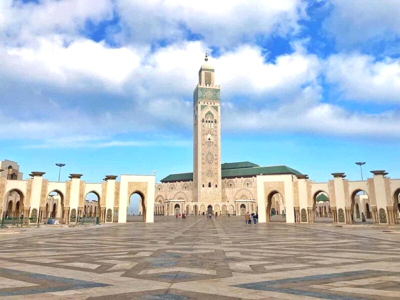 Nhà thờ Hồi giáo Hassan II là nhà thờ Hồi giáo lớn nhất Morocco, xếp thứ 3 thế giới.