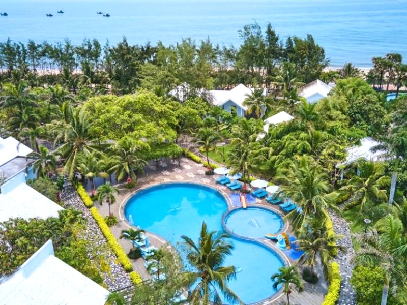 Khu nghỉ dưỡng cao cấp Carmelina Beach Resort gần biển Hồ Cốc. (Ảnh: Booking)