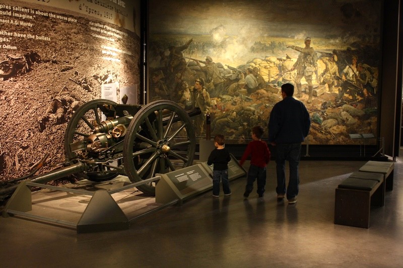 Bảo tàng Chiến tranh Canada (Musée Canadien de la Guerre) là nơi lý tưởng để khám phá lịch sử Canada.