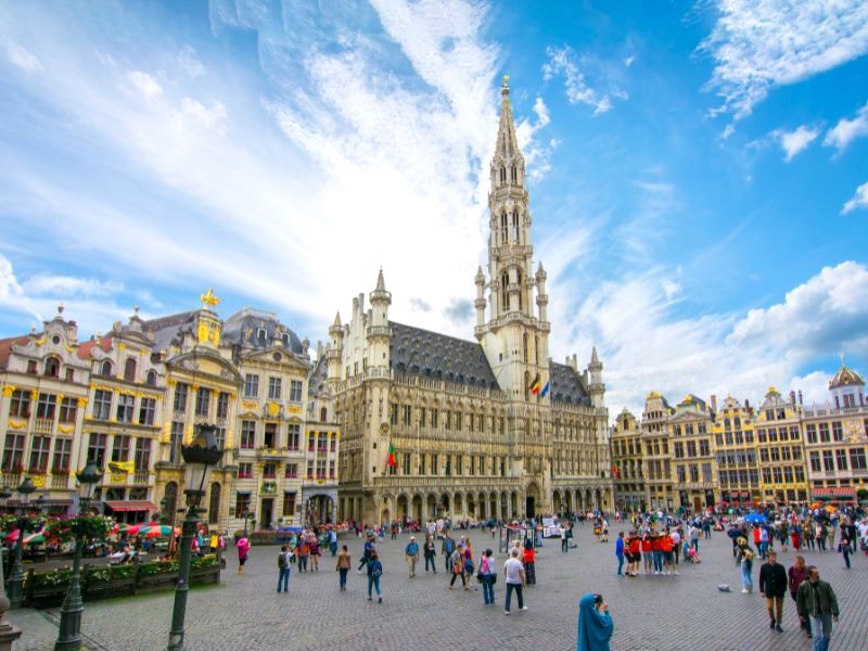 Grand Place: Nơi thu hút hàng ngàn du khách. (Ảnh: Vladislav Zolotov)