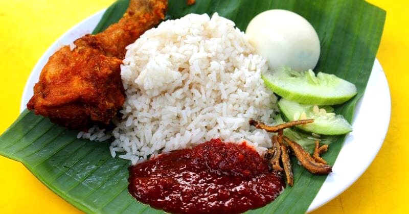 Nasi Lemak Antarabangsa: Nasi Lemak ngon nhất Kuala Lumpur.