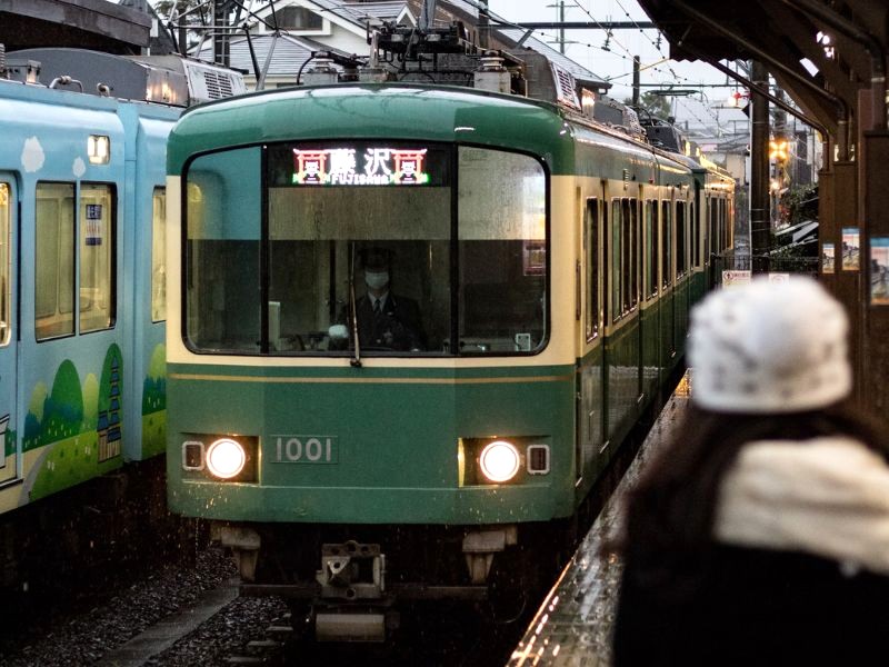 Di chuyển Tokyo - Kamakura bằng tàu hỏa (Ảnh: Adrien Bruneau)