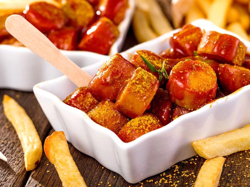 Currywurst: Hương vị đậm đà, mê hoặc.