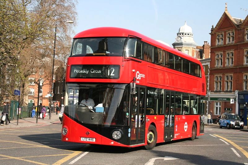 Xe buýt hai tầng là biểu tượng của London.