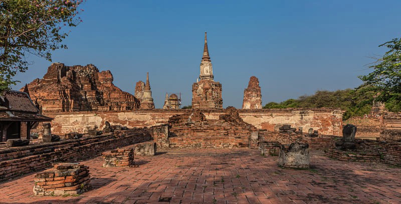 Thời điểm lý tưởng để khám phá Wat Mahathat và Ayutthaya là từ tháng 11 đến tháng 2.