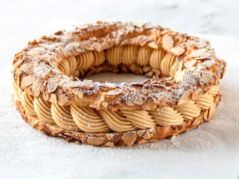 Paris-Brest, bánh Pháp tròn như lốp xe, nhân kem hạt dẻ.