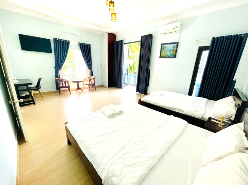 Minh Tú Homestay: Phòng sáng, nắng chan hòa.