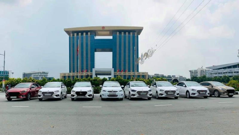 Taxi Family: Hoàn hảo cho gia đình & nhóm bạn đông người.