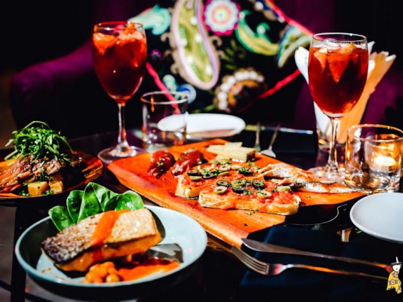 Ria Sangria & Tapas: Bữa tối sang trọng cùng người thân yêu.