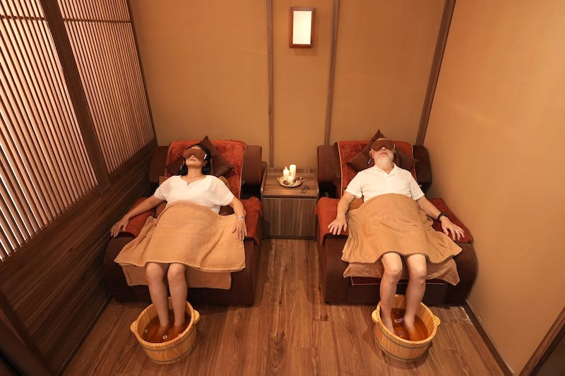 Spa AMARE thu hút cả khách cao niên và dân văn phòng, mang đến liệu trình thư giãn hiệu quả.