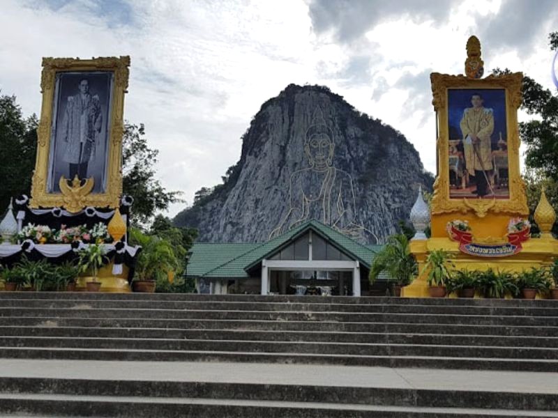 Tượng đài Vua Rama IX uy nghiêm tại Khao Chee Chan, tôn vinh vị vua vĩ đại của Thái Lan.