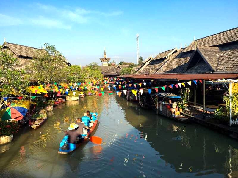 Du ngoạn sông, ngắm kiến trúc muôn màu.