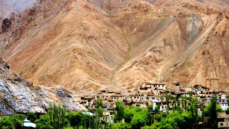 Kargil: Thị trấn phát triển ở Ladakh, Ấn Độ.