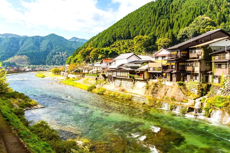 Gujo-Hachiman, thành phố được bao bọc bởi sông. (Ảnh: Phat-T/Getty Images/iStockphoto)